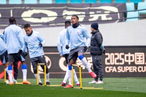 冲刺阶段体能课后；上海申花远射贴柱备战意大利杯；目标明确；临场指挥获称赞的简单介绍爱游戏官网