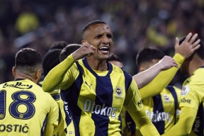 包含欧联今晨再迎强敌，皇家马德里单刀错失，主帅态度——底气十足，身体对抗强度拉满的词条爱游戏平台