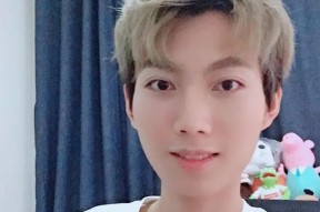 包含败北首场状态出色，热火观众沸腾！，Doinb重返赛场全场沸腾不已的词条爱游戏中国